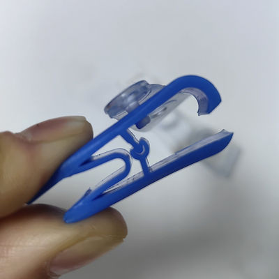 独占的な青白いプラスチック吊り付けクリップ 防滑プラスチックIDホルダーバッジクリップ