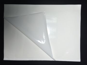 PEの塵取り外しのクリーンルームの粘着マット水の基づいたアクリルの付着力の50/100つの層