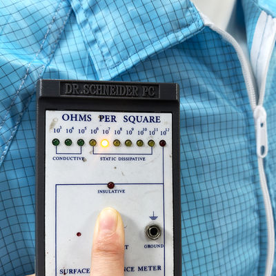 ブルー アンチステティック ラボコート グリッド 98% ポリエステル 2% カーボンファイバー 織物 ジャケット