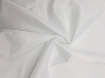 クリーンルームのためにほこりのない100%のポリエステルESD生地100D Xの100Dによって編まれるあや織り